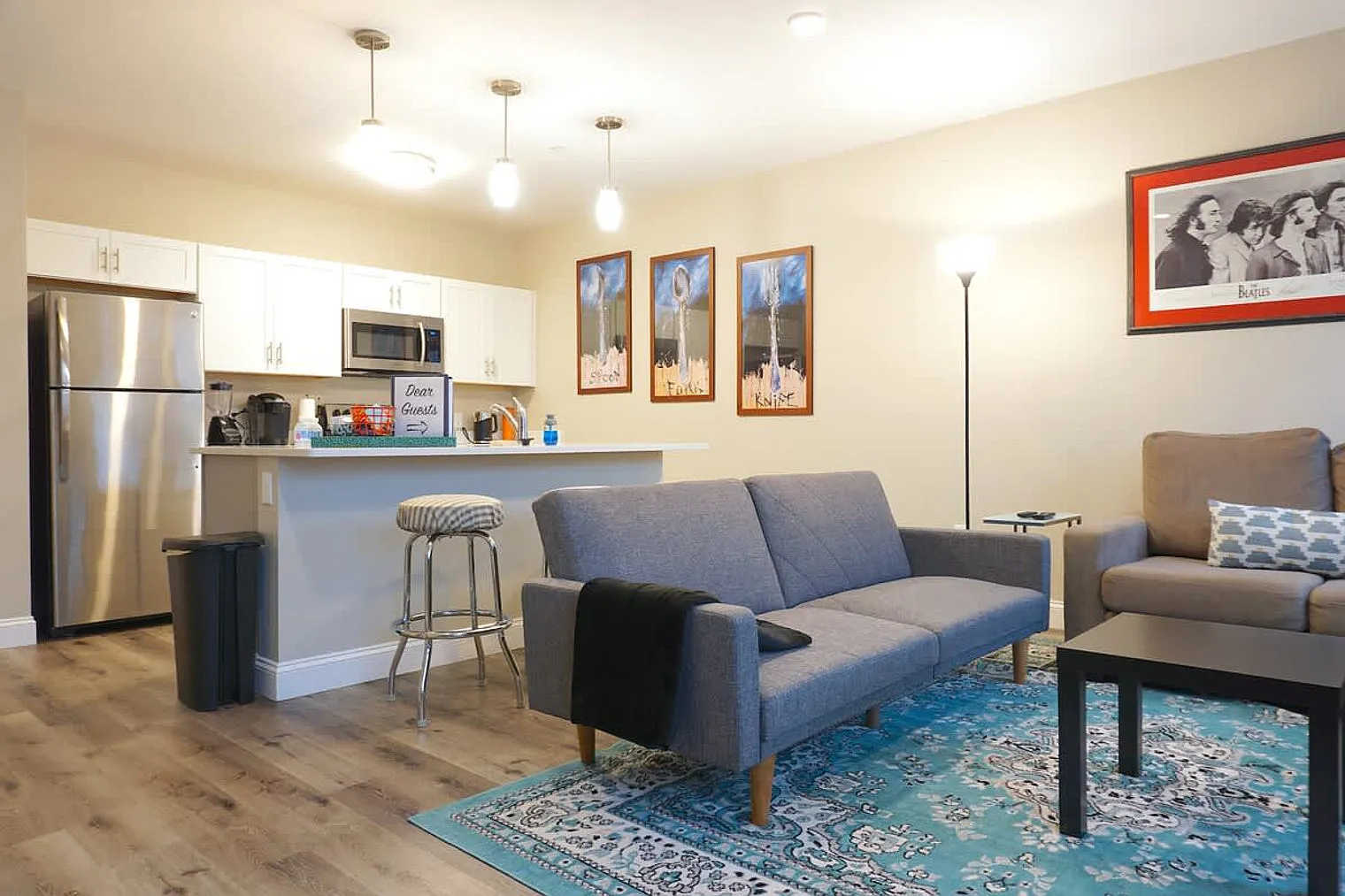 2 bed, 1.0 bath, 871 sqft, $4,944 — Photo 1