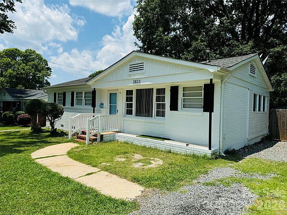 2nd image of 2823 Albany Ln