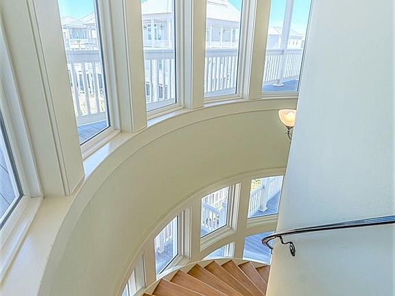 4th image of 1701 Seaside Dr