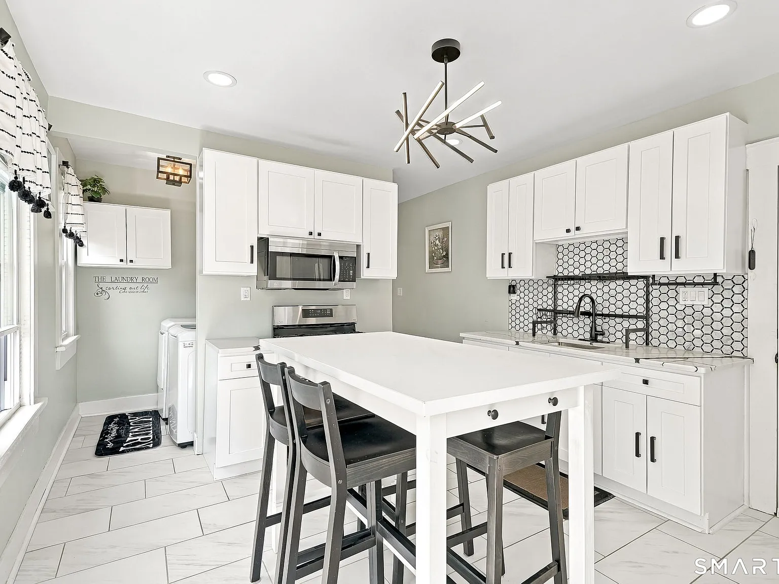 2 bed, 1.0 bath, 875 sqft, $2,500 — Photo 2