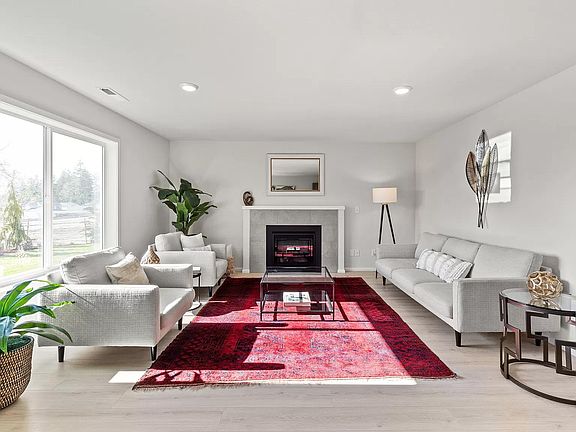 4th image of 2141 Seven Oaks St SE