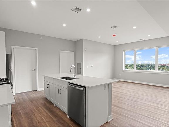 2nd image of 475 Communipaw Ave #504