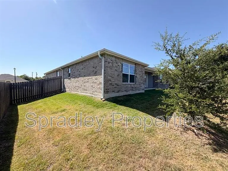 2214 Justice Dr — Photo 21