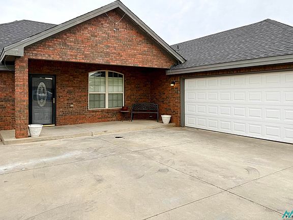 2nd image of 1347 Oakwood Cir