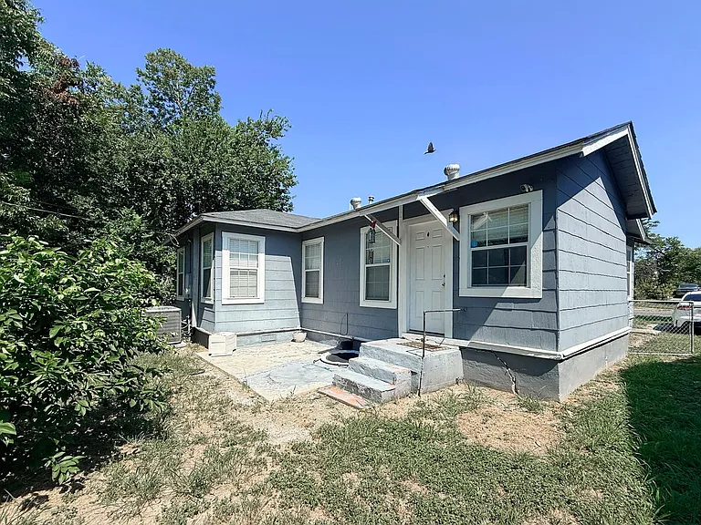 210 Haggin St — Photo 13
