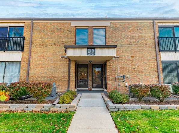 18399 University Park Dr, Livonia, MI 48152