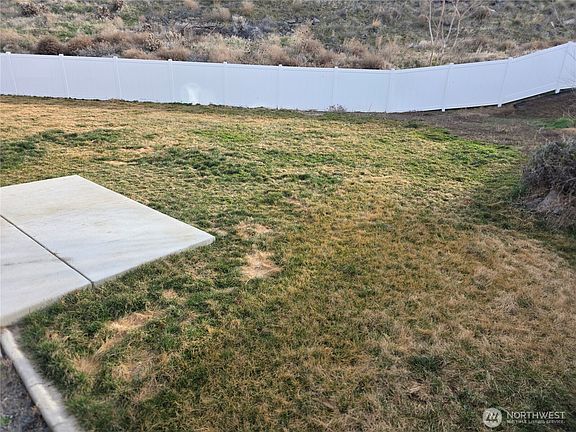 4th image of 271 George Loop