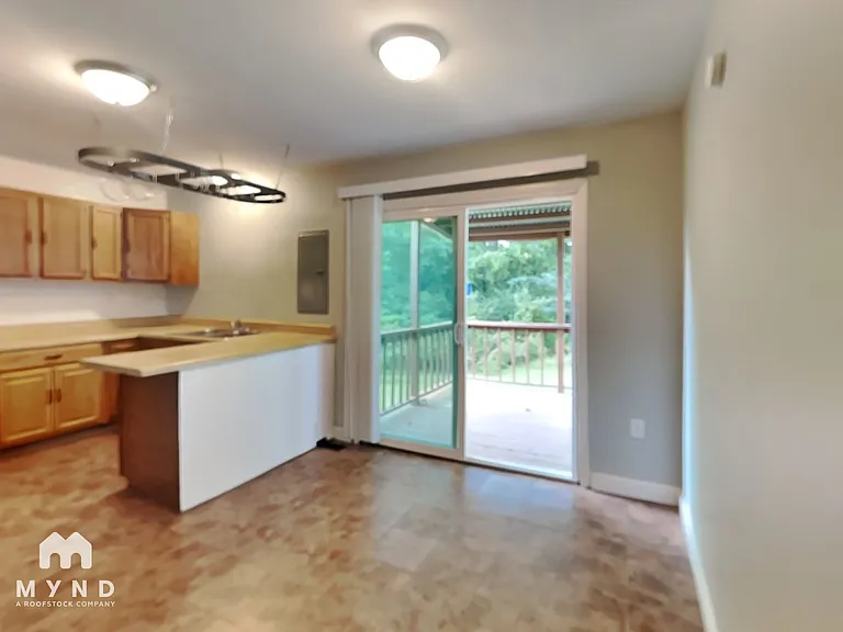 2225 Lisa Ann Dr SE — Photo 9