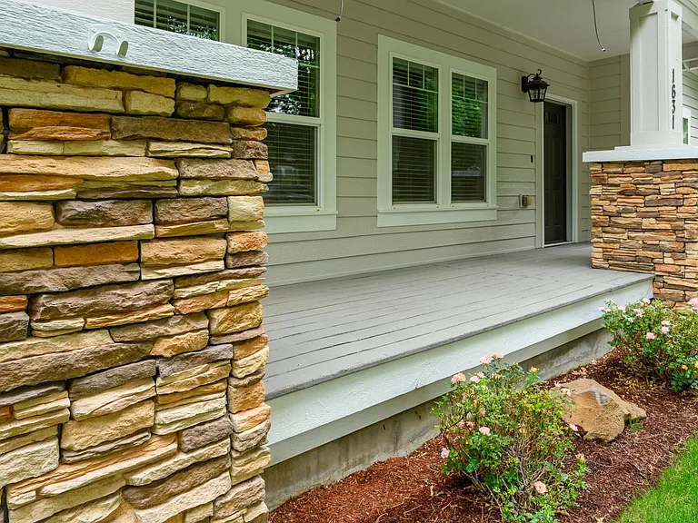 1631 NW Hickory Pl — Photo 2