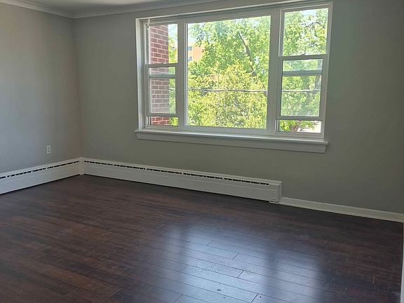 3rd image of 341 Whitby Ave #1339710