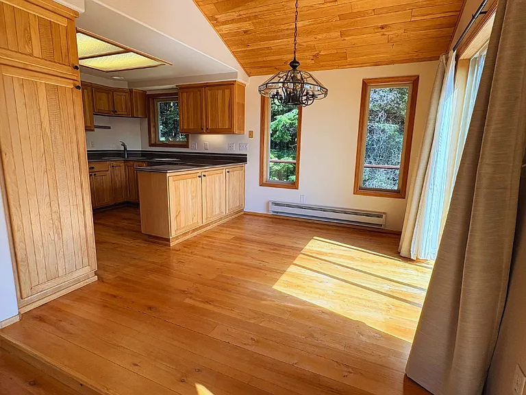 7205 SW Burl Dr — Photo 14