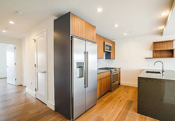 3rd image of 325 Lafayette Ave APT 4V