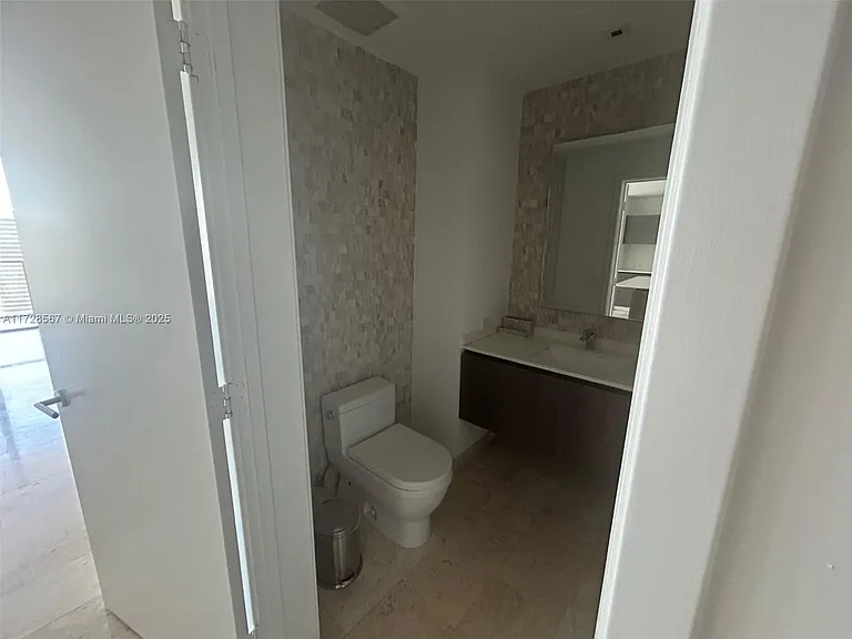 88 SW 7th St #3307 — Photo 5