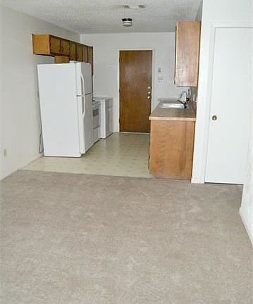 3rd image of 909 Dryden Ave #Ab