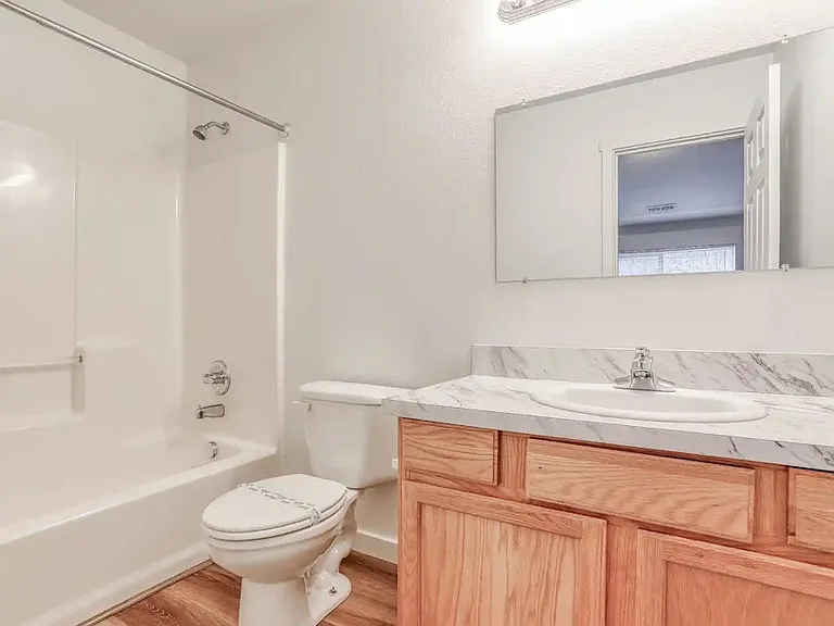 Roberts Court Townhomes — Photo 3