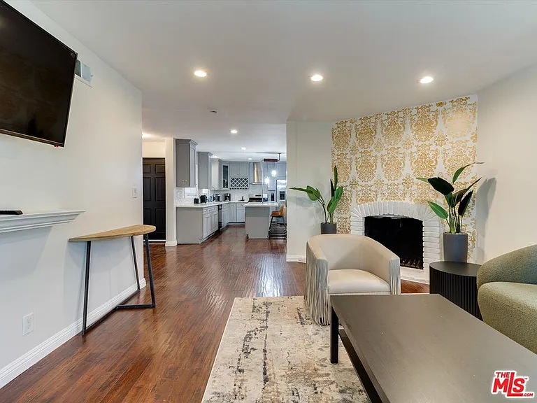 23109 Mariano St — Photo 5