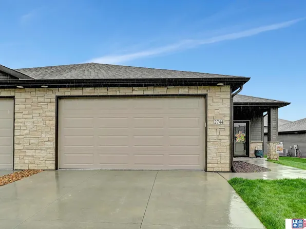 2744 Kings Corner Dr, Lincoln, NE 68516