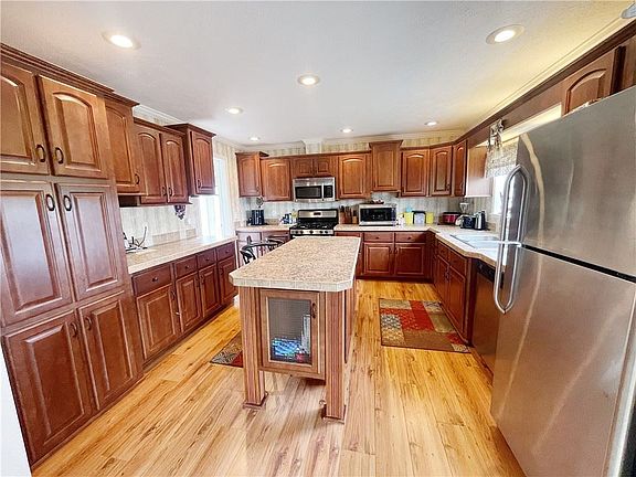 5th image of 72 Brodview Ln
