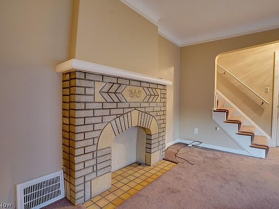 4th image of 19331 Locherie Ave
