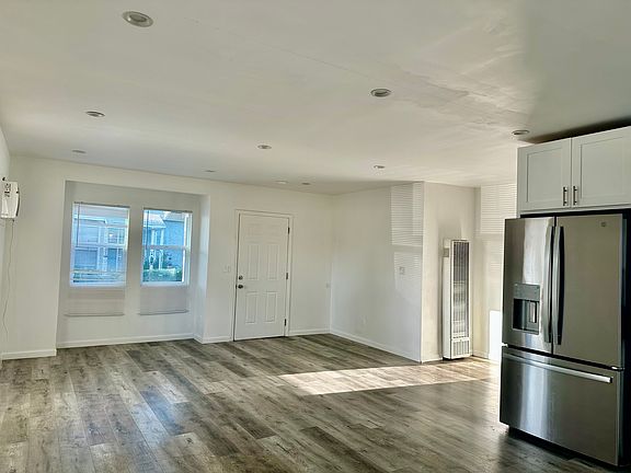 4th image of 1914 Landis St