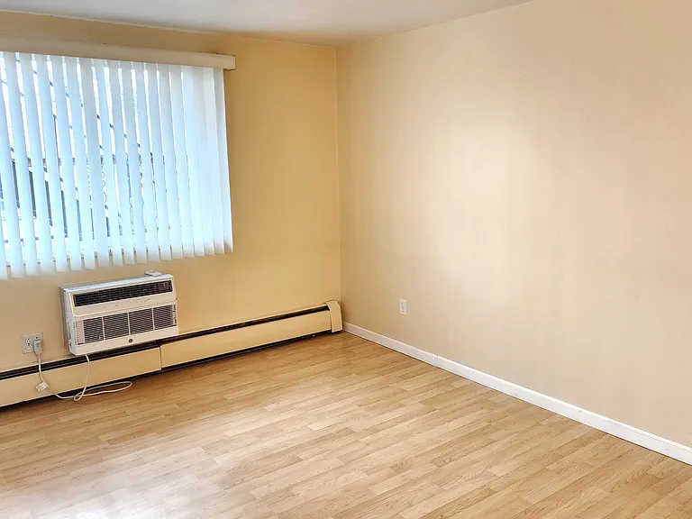 918 S Logan St #202 — Photo 7