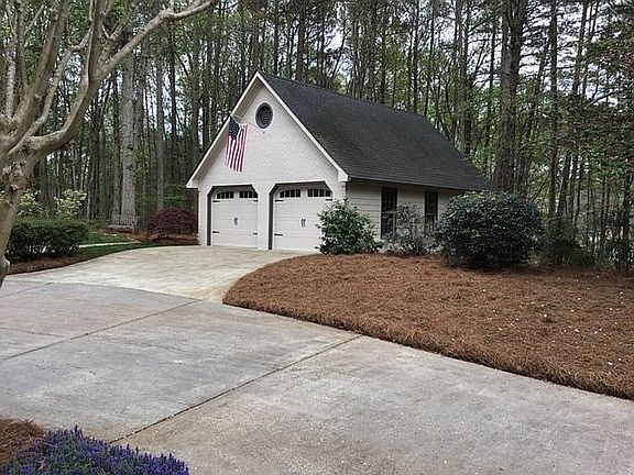 Detached garage