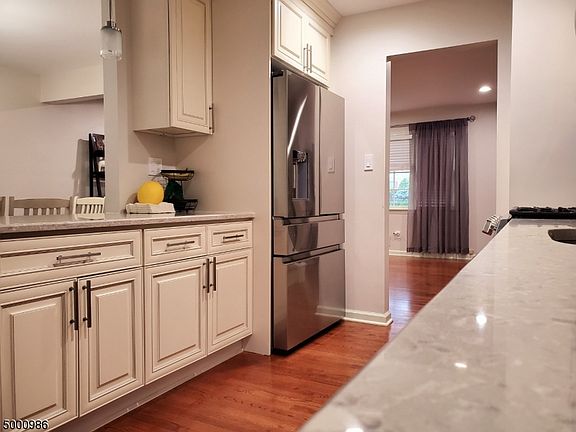 2nd image of 49 Woodlawn Ave