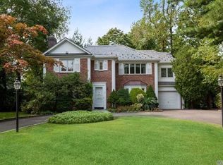 12 Brookbridge Rd, Great Neck, NY 11021