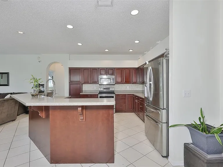 13016 Prestwick Dr — Photo 8
