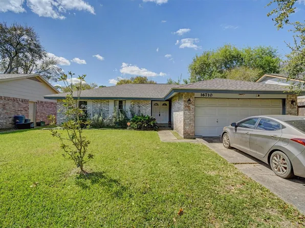 16710 Blackhawk Blvd, Friendswood, TX 77546