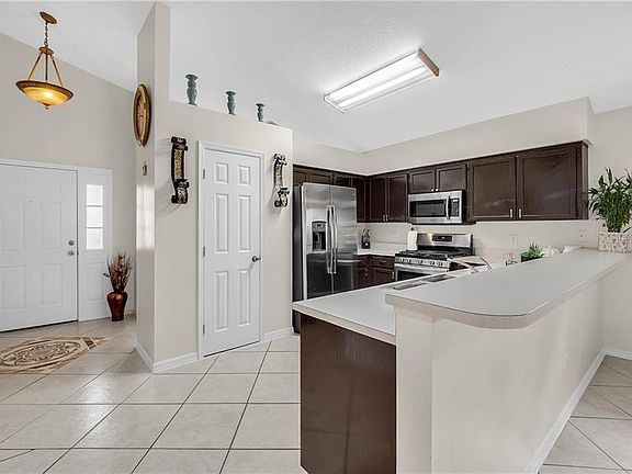 5th image of 926 Forest Hill Dr