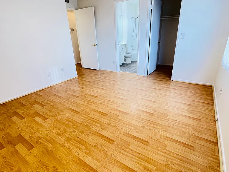 814 E Windsor Rd #208 — Photo 17