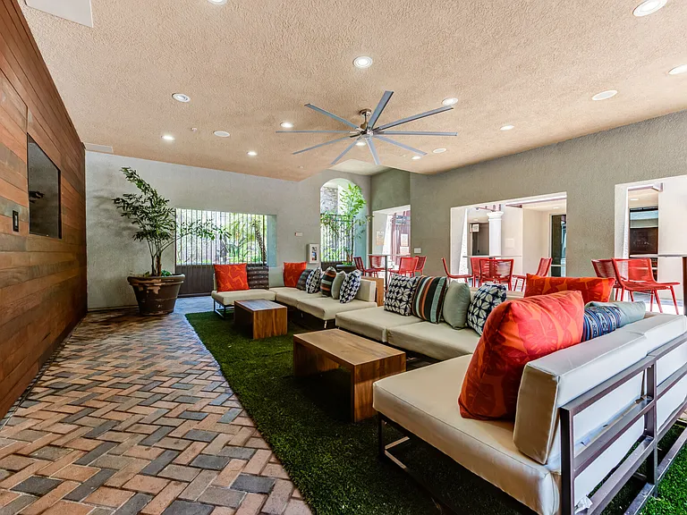 Triana Apartments — Photo 41