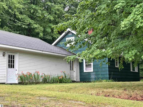 2411 S French Rd, Lake Leelanau, MI 49653