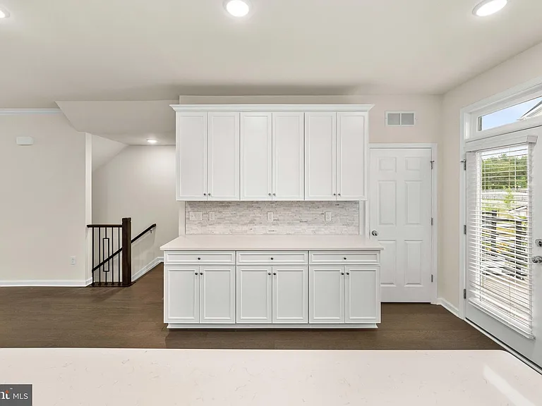 105 Vaughn Dr — Photo 23