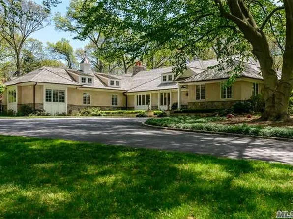 70 Wheatley Rd, Glen Head, NY 11545