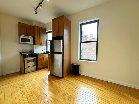 Rented by City Connections Realty | media 1