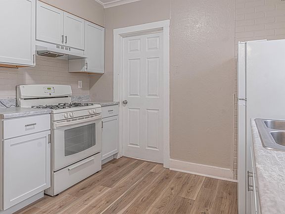 4th image of 2914 Sewell St