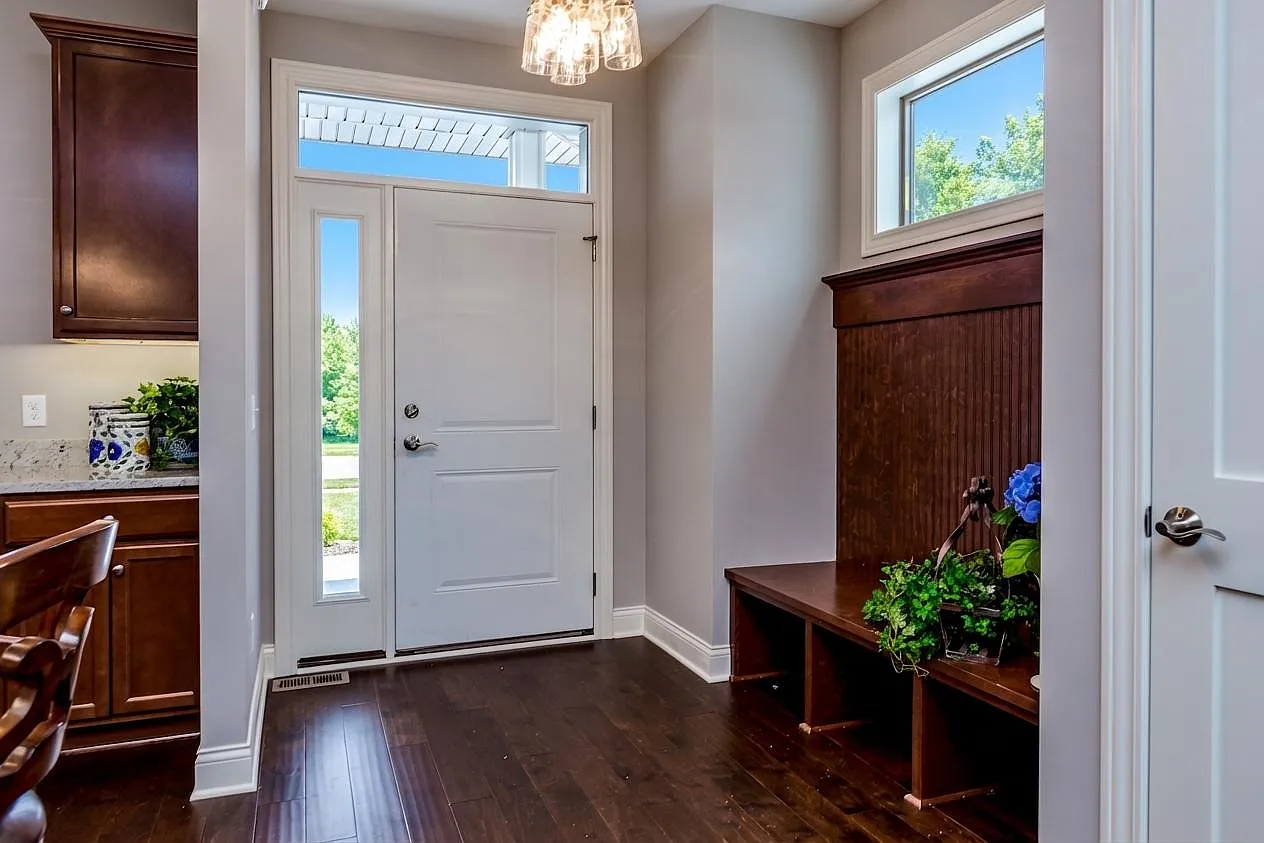 3 bed, 2.5 bath, 2500 sqft, $3,100 — Photo 2