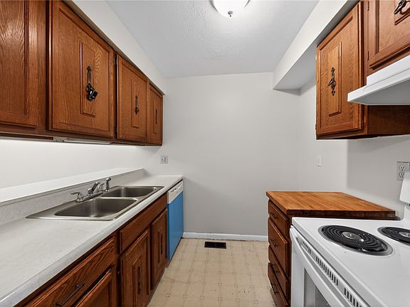 5th image of 5212 Greencroft Dr #5210 & 5212