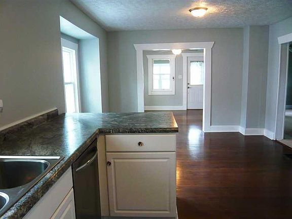 5th image of 4715 Primrose Ave