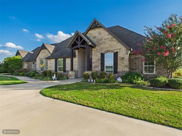 1201 E Iberian Ct, Granbury, TX 76048