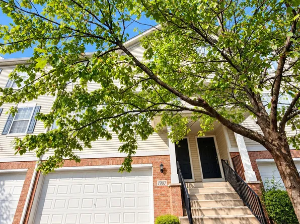 1907 Indian Hill Ln, Aurora, IL 60503