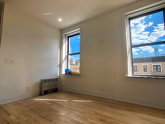 3rd image of 201 W 106th St APT 11