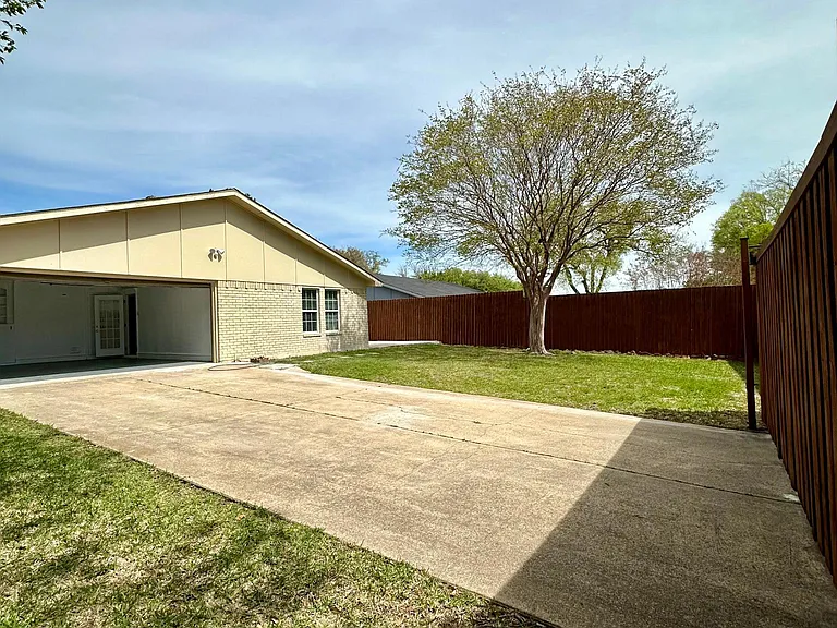 2918 Emberwood Dr — Photo 8