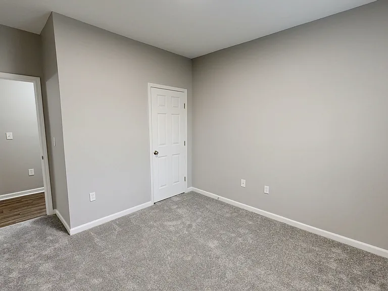 Burlington Oaks Apartments — Photo 39
