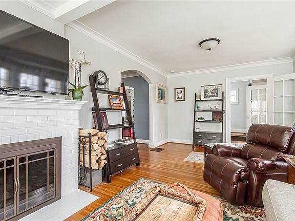 5th image of 112 Astor Dr