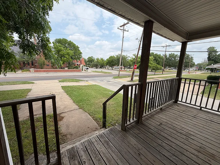 320 W Duffy St — Photo 17