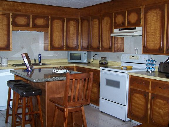 4th image of 28 Loretta Dr