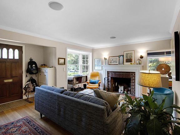 4th image of 300 S West St #1